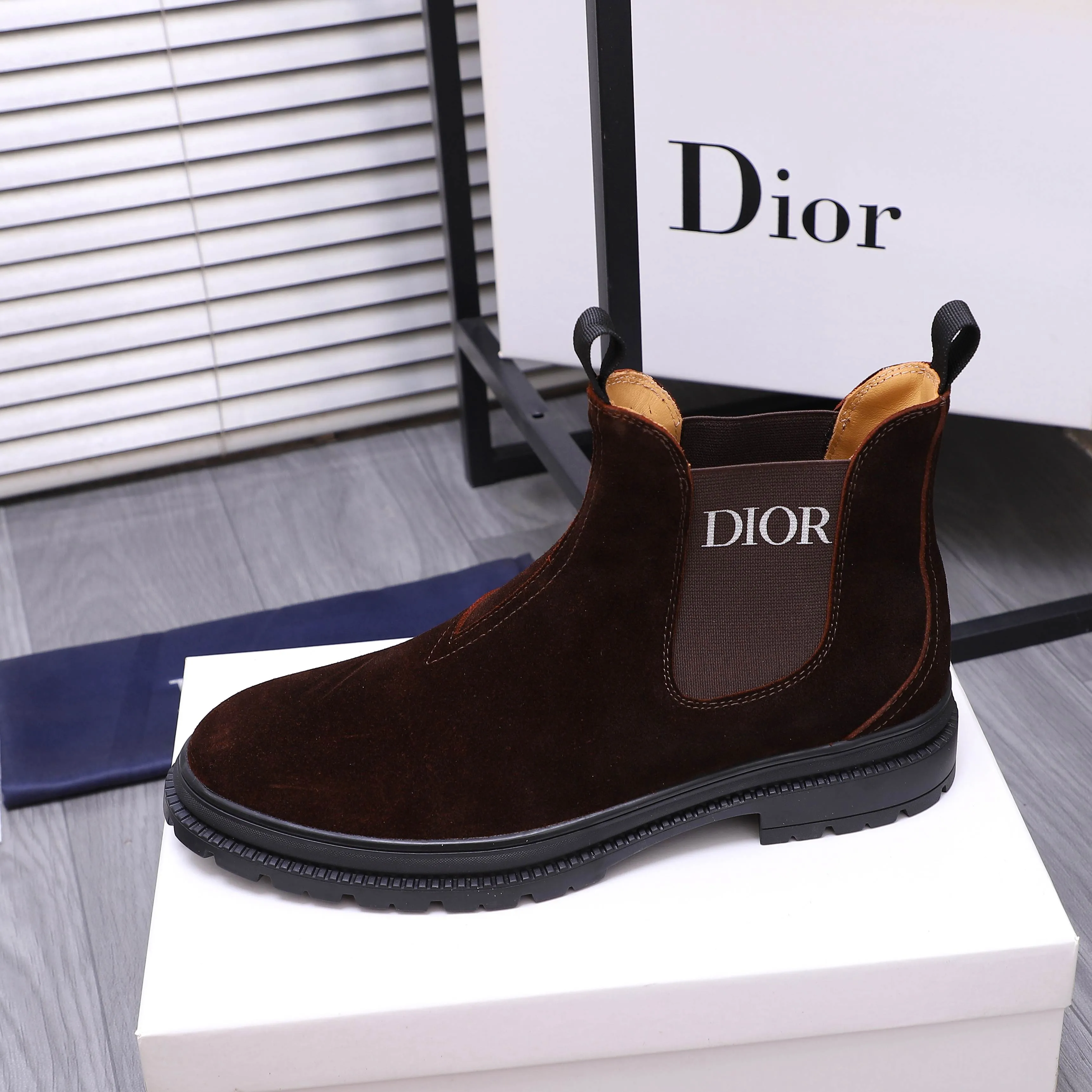 Men's shoes 💰500 Product trademark: Dior "Dior" high-top casual shoes Regular size: 38-45 (45 is custom-made and non-returnable) Product materials: Selected frosted cowhide upper, cowhide lining, rubber non-slip outsole